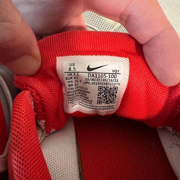 Nike Men’s 8.5 Running Shoes – White/Red - Picture 3 of 3